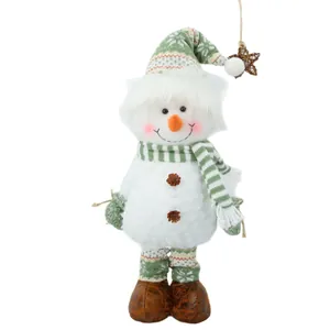 Bonhomme de neige de Noël en peluche avec bonnet et écharpe rayés verts pour décoration