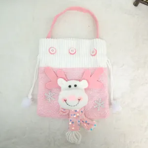 Vue détaillée du sac cadeau de renne de Noël en peluche rose avec poupée 3D et paillettes.