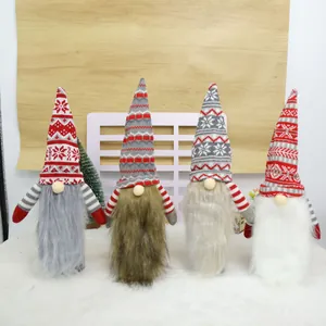 Set di quattro copribottiglie di vino gnomo di Natale con cappelli di maglia e barba