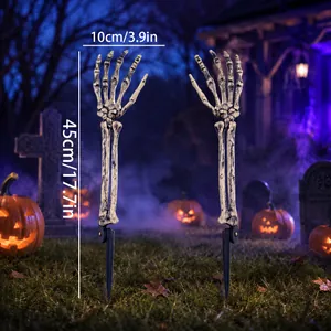 Realistische 45 cm Halloween-Skeletthand-Bodenstecker mit klaren Maßangaben gezeigt