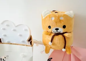 Détail d'une couverture en flanelle Shiba Inu mignonne avec une texture peluche douce