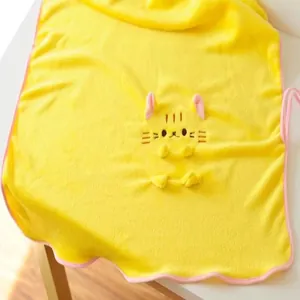 Couverture climatisée en flanelle jaune avec broderie chat 3D et bordure rose