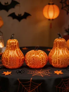 Detalle de luces nocturnas de calabaza de Halloween con textura agrietada