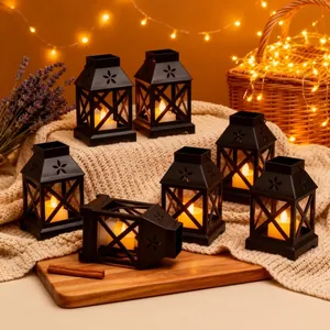 Lot de lanternes LED noires vintage avec bougies décoratives pour décorer maison et jardin.