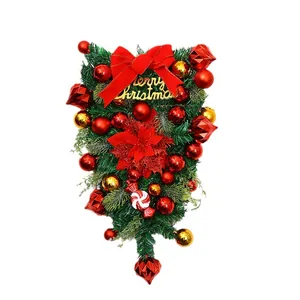 Festlicher Weihnachts-Türhänger mit roter Schleife, Goldkugeln und Merry Christmas Schild