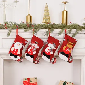 Calcetín de Navidad de Tela de Poliéster Aplique Papá Noel Muñeco de Nieve Reno Oso Cuadros Adorno Colgante Bolsa de Regalo