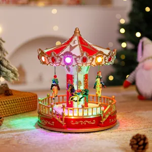 Detail der festlichen Weihnachts-Karussell-Spieluhr mit bunten LED-Lichtern und Goldgeländer