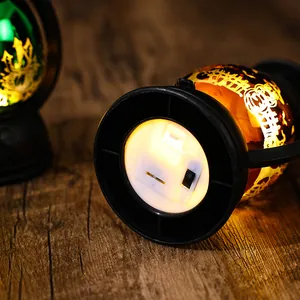 Detail van de basis van de Halloween decoratieve lantaarn met batterijvak en knop