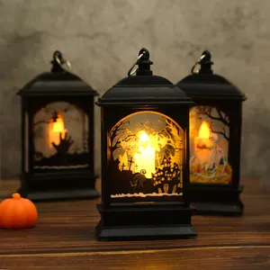 Vista dettagliata di tre lanterne LED di Halloween con casa stregata e scheletro
