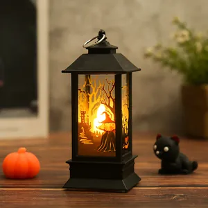 Λεπτομερής προβολή μαύρου φαναριού LED για το Halloween με μοτίβα μάγισσας και κάστρου