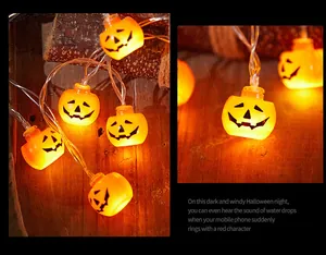 Dettaglio ravvicinato delle luci a LED a forma di zucca arancione per decorazioni di Halloween