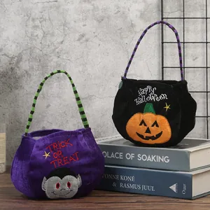 Halloween Samt Süßigkeitentüten mit Kürbis und Vampir Bestickung