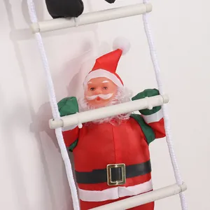 Primo piano di Babbo Natale da 25cm che sale una scala di corda bianca per decoro
