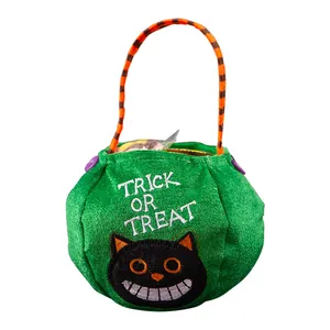 Grüne Halloween-Süßigkeitentasche mit schwarzer Katze und 'Trick or Treat' für Kindergeschenke