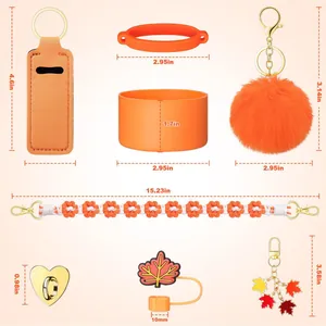 Dimensioni dettagliate del set di accessori arancioni con copripaglia e cinturino.