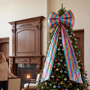 Grande fiocco metallico arcobaleno per decorare la cima dell'albero di Natale in casa