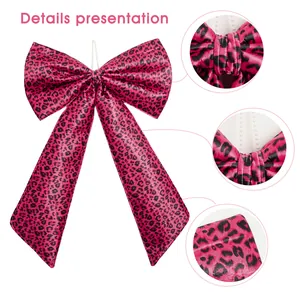 Makroansicht der rosa Schleife mit Leopardenmuster und Details zu Stoff und Knoten.