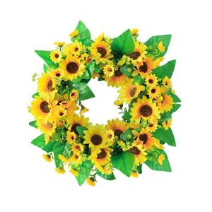 Mooie kunstmatige zonnebloemkrans voor de voordeur en als feestelijke wanddecoratie