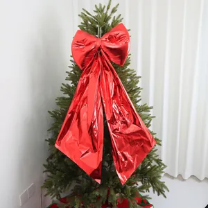 Grande fiocco di Natale rosso lucido per la decorazione festiva della cima dell'albero