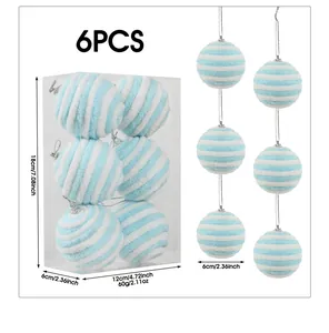 Detailoverzicht van 6 blauw gestreepte pluche kerstballen met doos en afmetingen