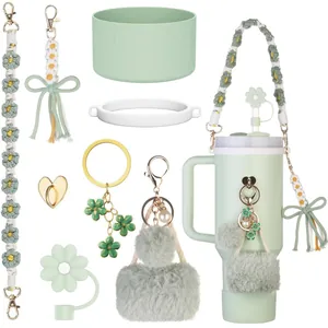 Set de accesorios para vaso floral verde menta con correa, funda y tapa de pajita.