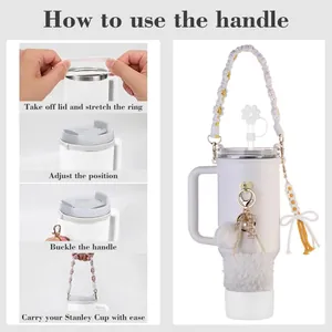 Instrucciones para fijar el asa trenzada y la tapa de pajita de flor al vaso blanco.