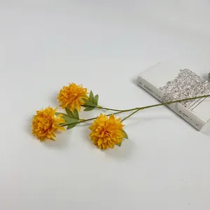 Spray di calendula gialla artificiale con tre capolini per decorazioni nuziali