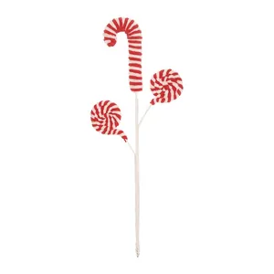 Detailansicht von plüschigen rot-weiß gestreiften Zuckerstangen- und Wirbel-Weihnachtssteckern