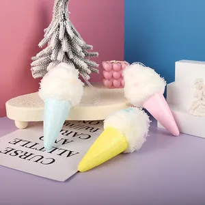 Set di decorazioni natalizie a forma di cono gelato color pastello macaron per l'albero