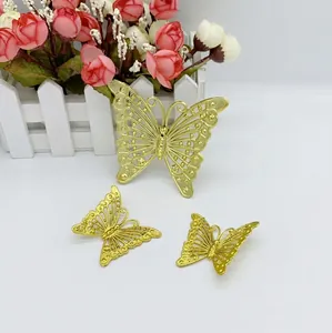 Set van drie decoratieve gouden plastic vlinders voor kerstkransen en huisdecoratie