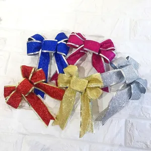 Set di cinque fiocchi natalizi glitterati da 12cm per decorazioni alberi e ghirlande.