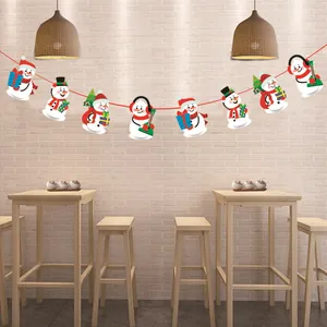 Banderole de Noël bonhomme de neige accrochée dans un café pour décor de fête