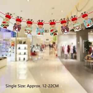 Vue détaillée de la guirlande de Noël en papier avec renne pour une décoration festive