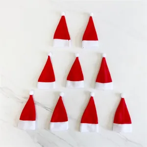 Set aus roten Mini-Weihnachtsmützen für Süßigkeiten-Deko und kreative Accessoires