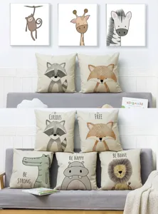 Collezione di federe con simpatici animali e citazioni motivazionali in un ambiente accogliente