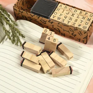 Set di 40 timbri in legno con lettere e numeri per scrapbooking e DIY