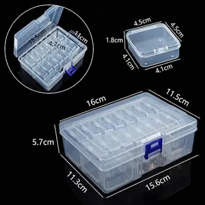 Vue détaillée de la boîte de rangement en plastique transparent à plusieurs compartiments.