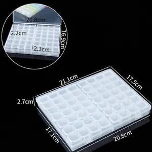 Vue détaillée montrant les dimensions de la boîte de rangement en plastique à 56 grilles