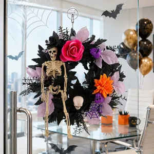 Ghirlanda di Halloween con scheletro, rosa e foglie nere per decoro porta