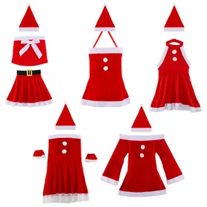 Cinq styles de costumes de Noël en velours rouge pour femmes sur fond blanc pur.