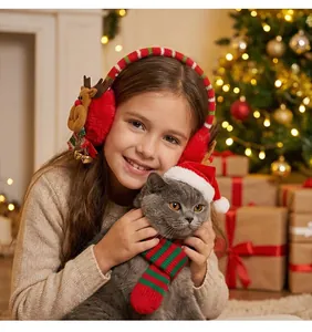 Feestelijke kerst rendier oorwarmers voor kinderen in een gezellige vakantiesfeer