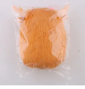 Peluche di mucca delle Highlands arancione in confezione di plastica trasparente.