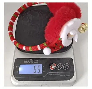 Detailweergave van de 55g gewichtsmeting voor de feestelijke kerst pluche oorwarmers