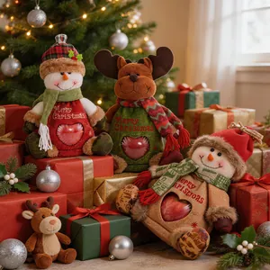 Sacchetti regalo di Natale in peluche con pupazzo di neve e renna e finestra a cuore.