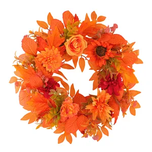 Vivace ghirlanda autunnale con foglie di acero arancioni e girasoli per il Ringraziamento
