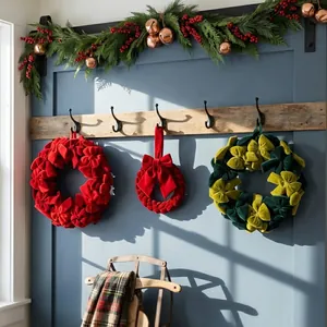 Coronas de Navidad de terciopelo hechas a mano con lazos para decoración festiva de puertas