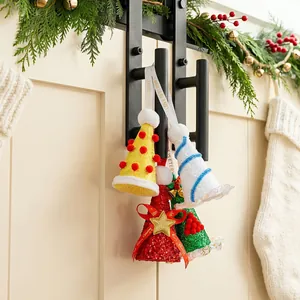 Feestelijke kerstmuts ornamenten met pailletten voor boomversiering en vakantiehuisdecoratie