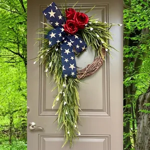 Couronne du Jour de l'Indépendance Américaine Rouge Blanc Bleu Rose Hortensia Décor Avec Base en Rotin Patriotique Décoration de Porte Suspendue