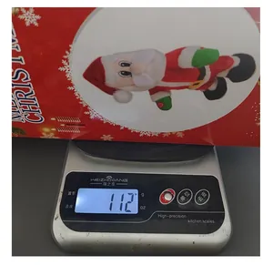 Elektronisches musikalisches tanzendes Weihnachtsmann Spielzeug wiegt 112g auf einer Küchenwaage