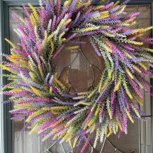 Ghirlanda di lavanda artificiale colorata su porta di vetro per decorazioni murali